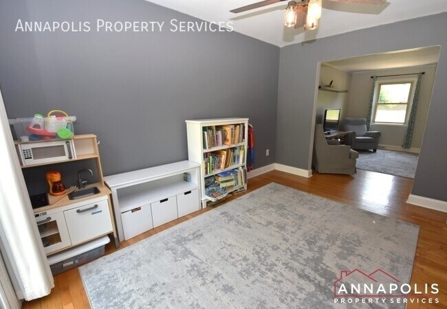 Building Photo - 700 Mt Alban Dr