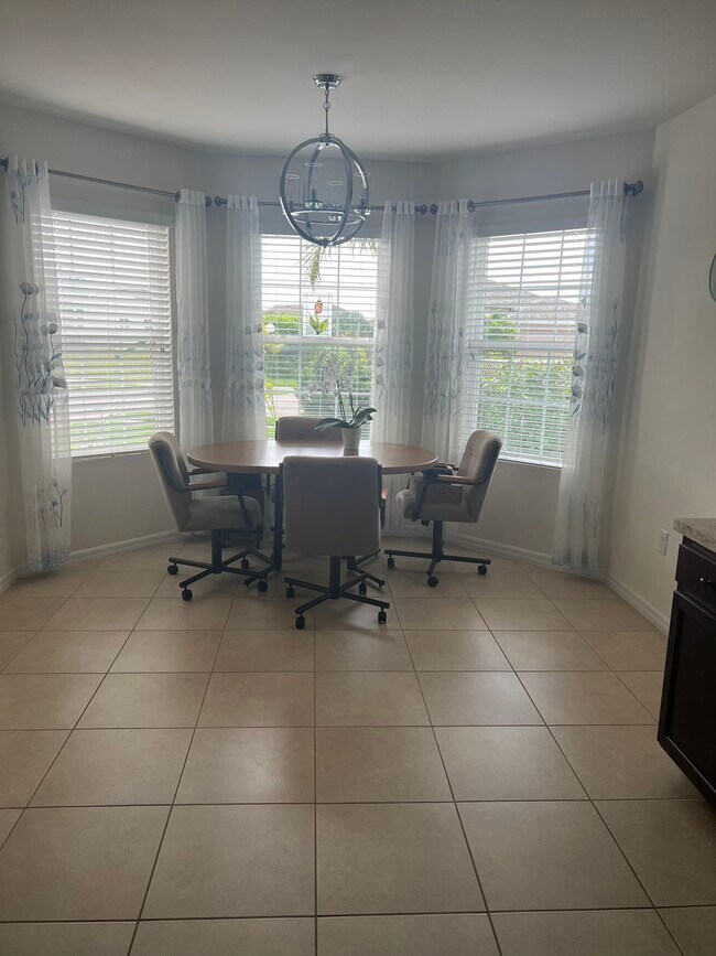 Building Photo - 3501 Acapulco Cir