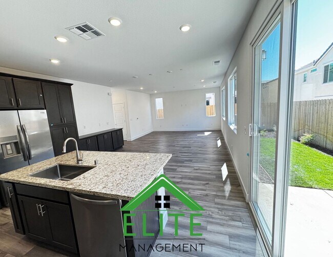 Building Photo - Spacious 4-Bedroom Home in Prime Folsom Lo...