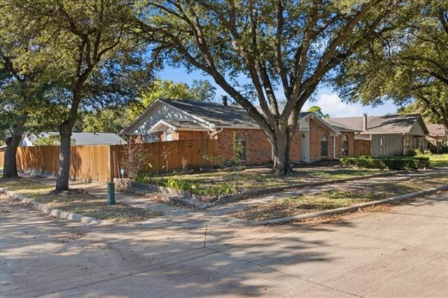 Building Photo - 4333 Thicket Dr