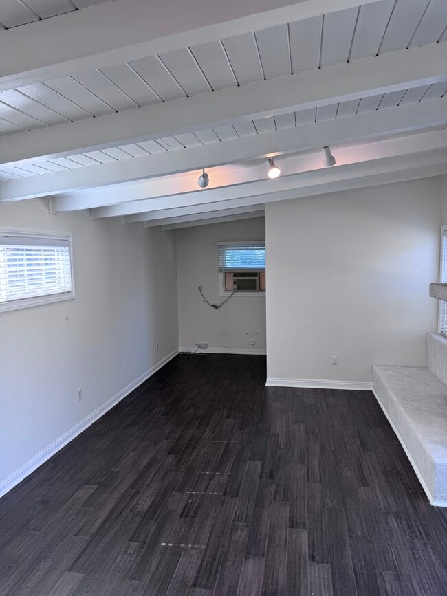 Family room - 5845 Sunfield Ave