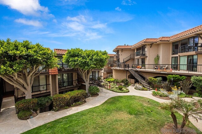 Building Photo - 190 Del Mar Shores Terrace