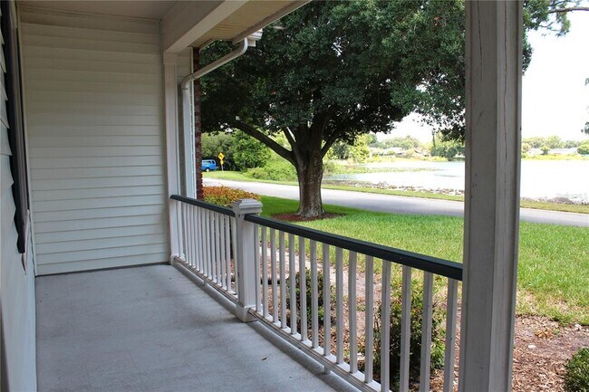 Building Photo - 2228 Lake Holloway Blvd