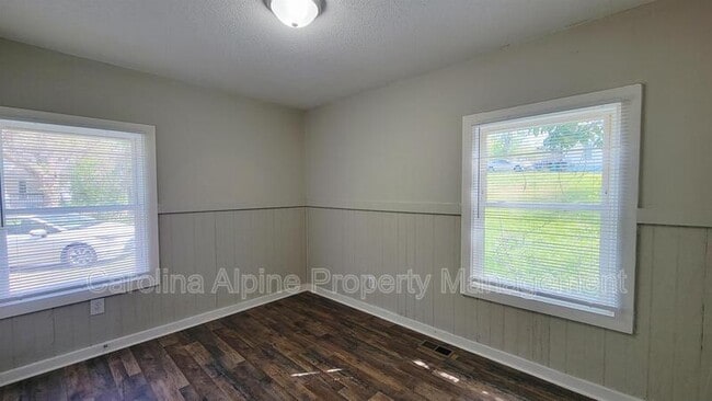 Building Photo - 1306 Ragan Ave