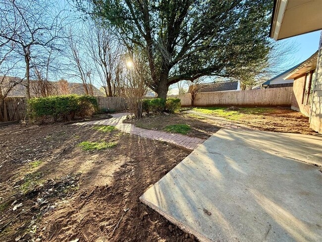 Building Photo - 405 Edwards Dr