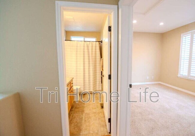 Building Photo - 11033 Grayledge Cir