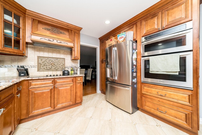 Building Photo - 37709 Glengrove Dr