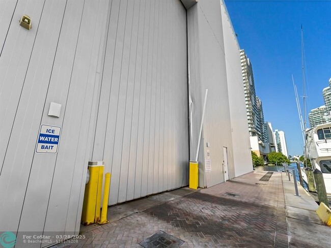 Building Photo - 400 Sunny Isles Blvd