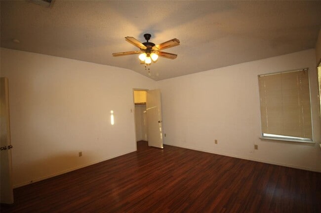Building Photo - 8622 Piney Creek Bend
