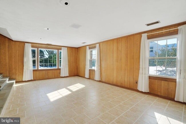 Building Photo - 513 Cathedral Dr