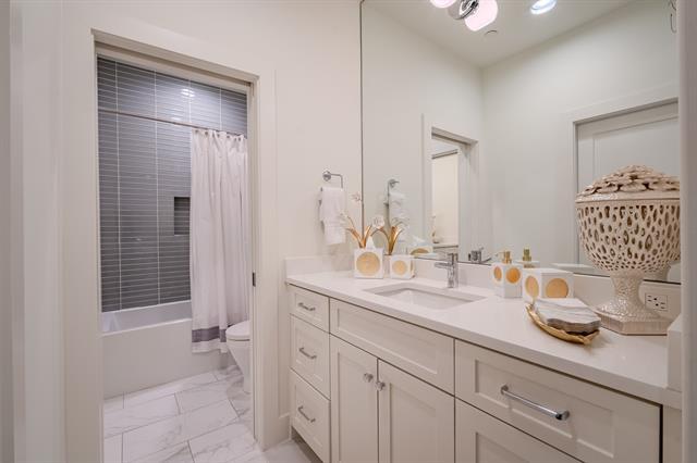 Building Photo - 4514 Fairway Ave