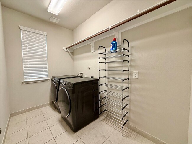 Building Photo - 24018 Cannon Anello Ct