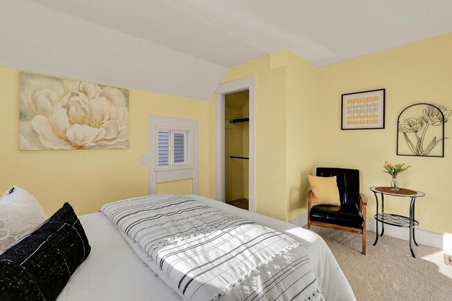 Building Photo - 2Bd/1Ba Seattle House