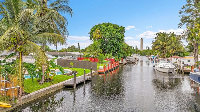 Building Photo - 4710 SW 43rd Ave