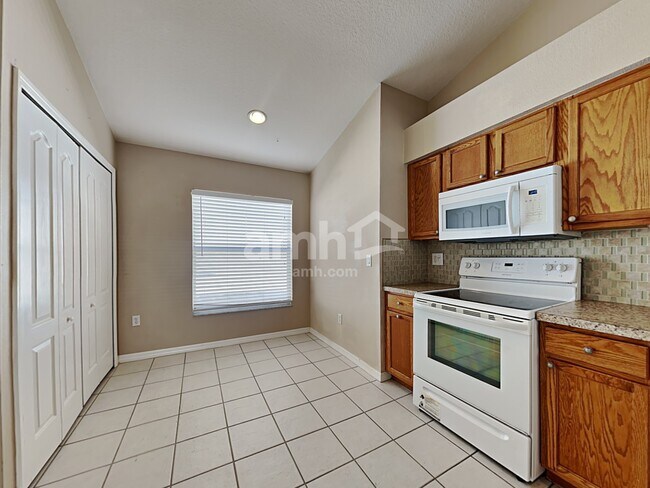 Building Photo - 12515 Lake Vista Dr