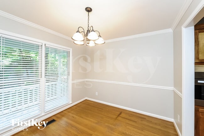 Building Photo - 6713 Thornwood Ct