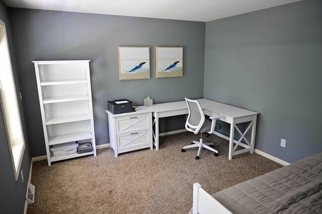 Building Photo - 180 Ruggles Rd