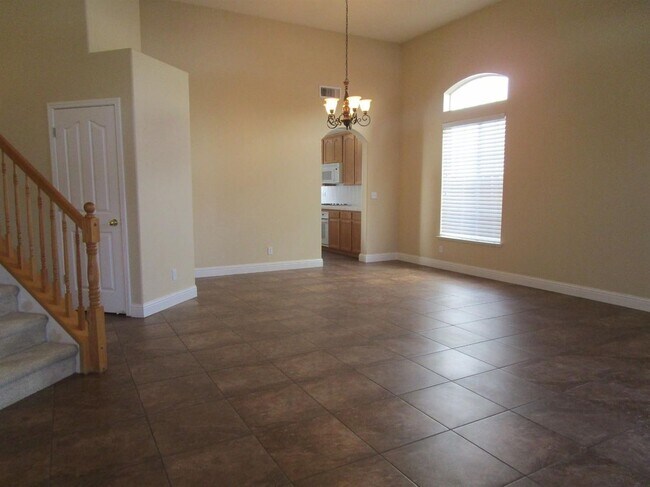 Building Photo - Like Brand New 4 Bedroom 3 Bath Beautiful ...