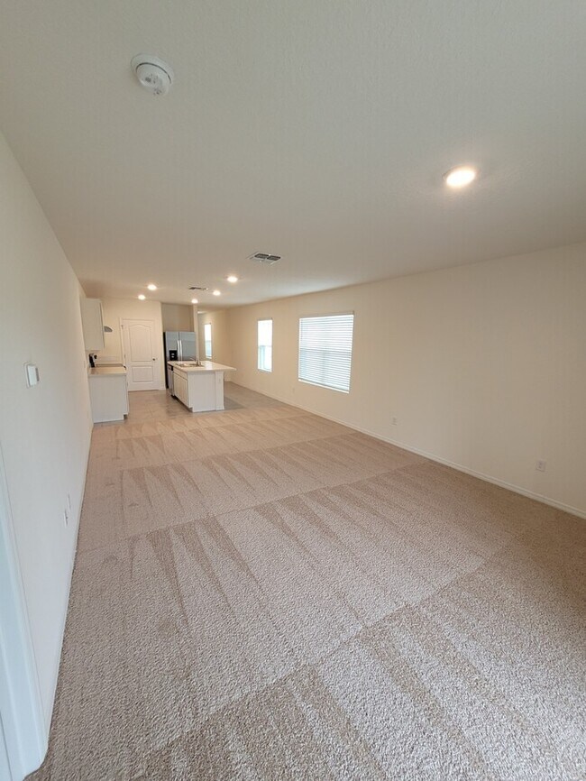 Building Photo - 488 Lily Ln