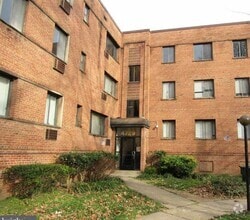 Building Photo - Affordable 2-Bedroom Apartment in Southwes...