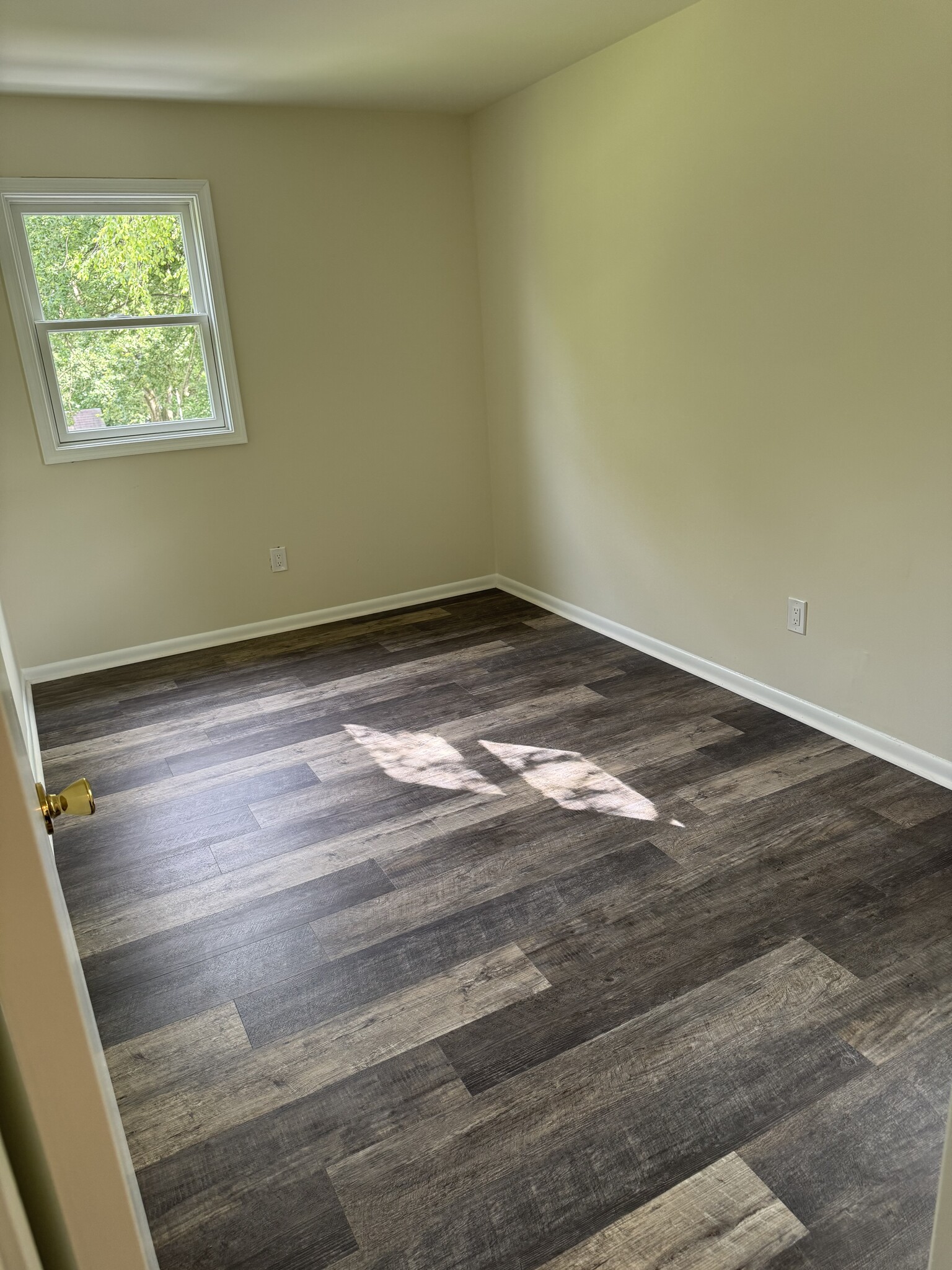 2nd bedroom - 425 Ryers Ave