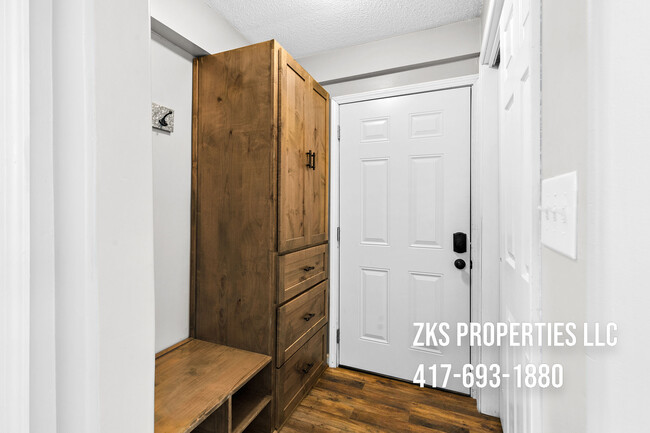 Entry w/ Cabinet Storage & Coat Closet - 2903 W Olive St