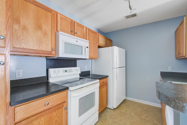 Building Photo - 222 Maypop Dr