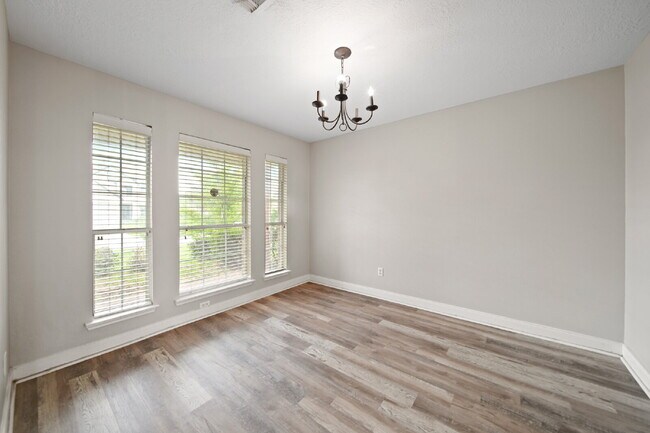 Building Photo - Spacious 4-Bedroom Home in Winfield Lakes