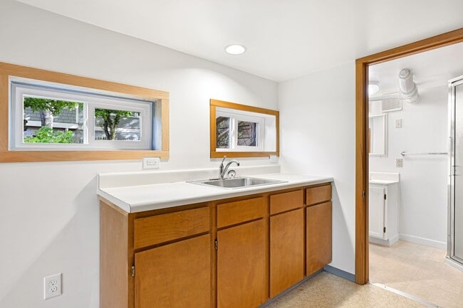 Building Photo - Charming 2-Bedroom Home with Stunning Wate...