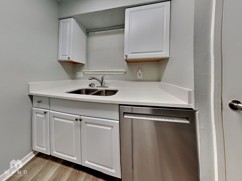 Building Photo - 6410 Harcourt Dr