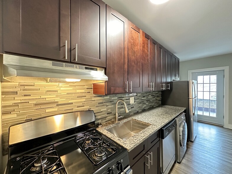 Building Photo - 735 Judson Ave