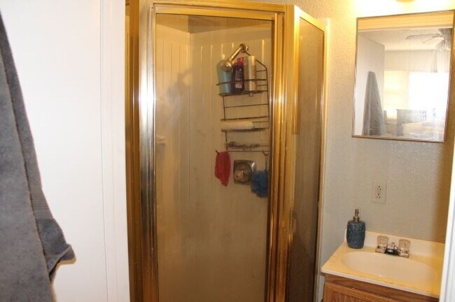 Building Photo - Updates coming soon - Flooring Updates in ...