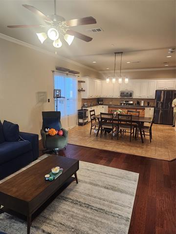 Building Photo - 5328 Locust Dr