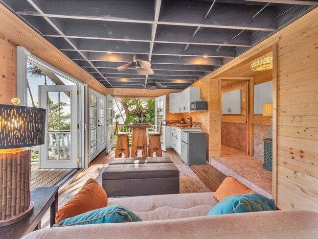Building Photo - Oceanfront Estate: The Honolii Hale
