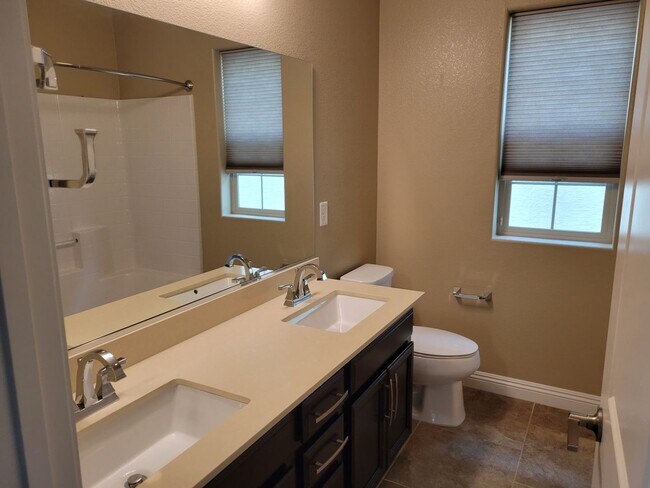 Building Photo - Gorgeous Pardee Home – 4 Bed | 3.5 Bath | ...