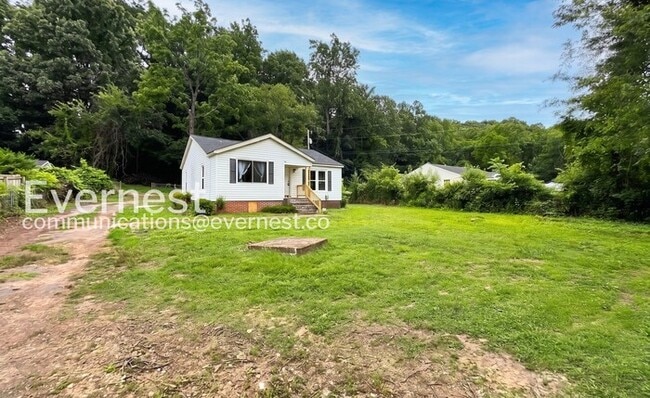Building Photo - Simple Charm Meets Modern Comfort in Ringgold / 2 Bed & 1 Bath / Pet Friendly / Available Now!