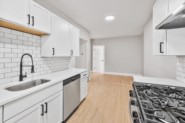 Building Photo - 7375 N Damen Ave