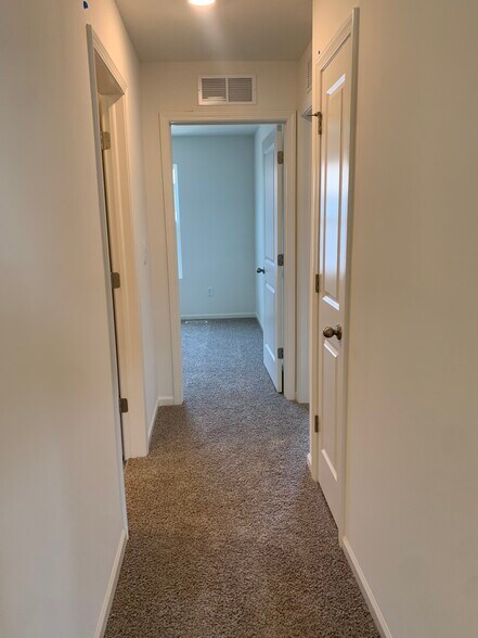 Building Photo - 872 Briar Glen Ct