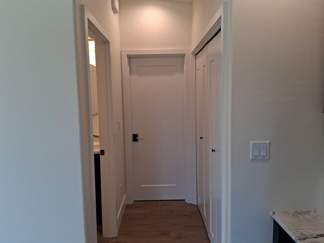 Building Photo - Stylish Newly Built One-bedroom in the Heart of Ashland