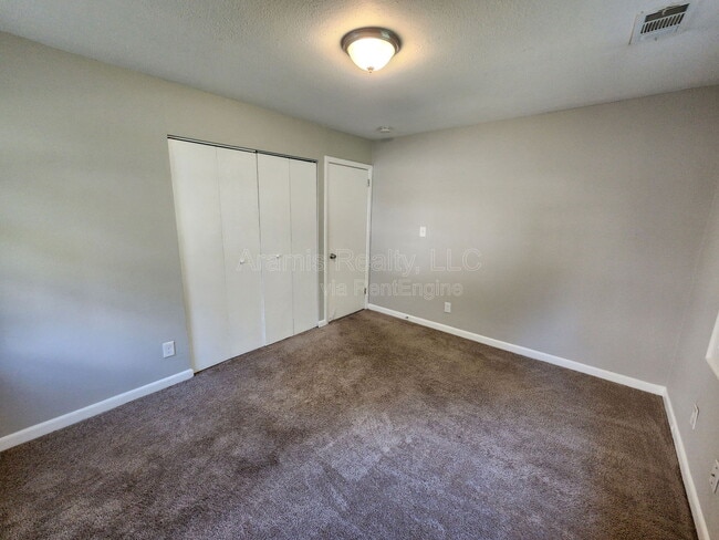 Building Photo - 2648 Santa Monica Dr NW