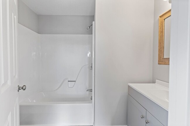 Building Photo - Master Suite with Balcony!!! Completely remodeled 2 level townhome close to the beaches of Surfside!