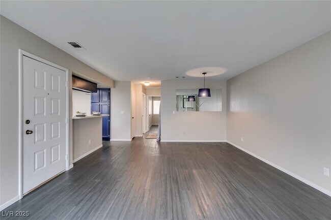 Building Photo - 820 N Sloan Ln