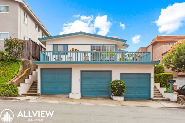 Building Photo - 311 Avenida Santa Barbara