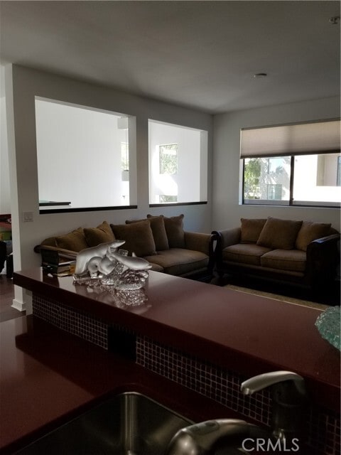 Building Photo - 850 E Palm Canyon Dr