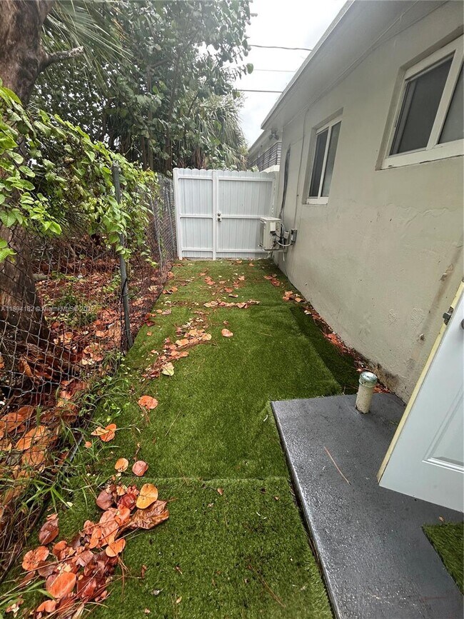 Building Photo - 1210 NW 2nd St