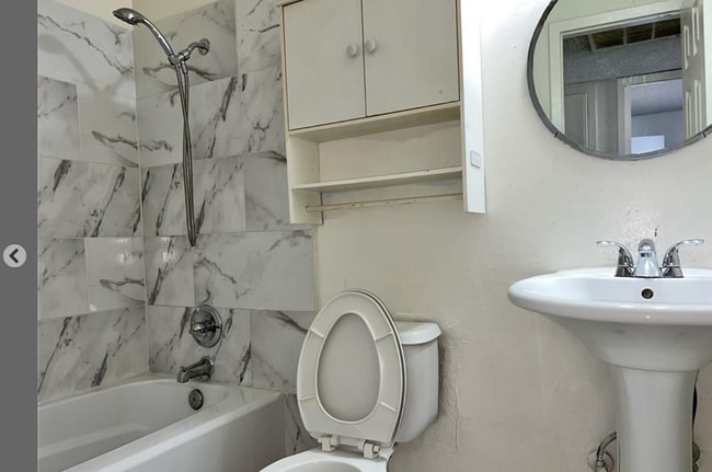 Building Photo - 3518 Villa Knolls N Dr