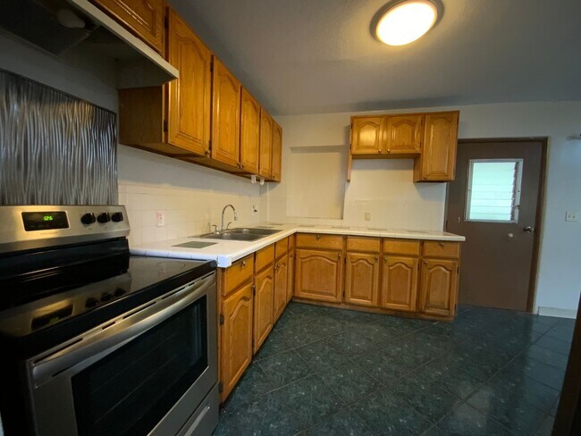 Building Photo - T1171