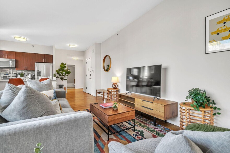 Building Photo - 120 W 21st St