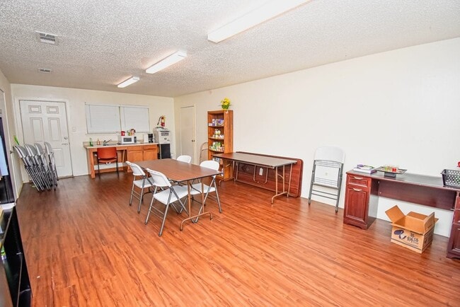 Building Photo - 100 Sunset St