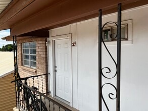 Building Photo - 1550 Arizona Dr